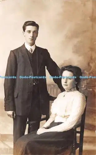 R271098 Frau und Mann alte Fotografie Postkarte Pollard Graham