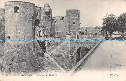 R274911 70 Angers LEntree du Chateau ND Phot
