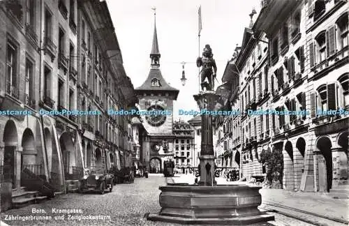 R272541 Bern Kramgasse Zahringerbrunnen und Zeitglockenturm Bern Uhrturm an