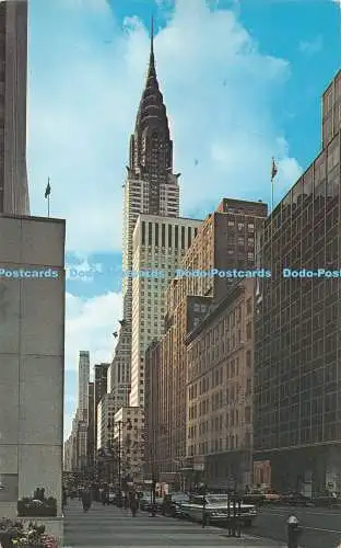 R284146 New York Chrysler Building Manhattan Postkarte Publ Plastichrome