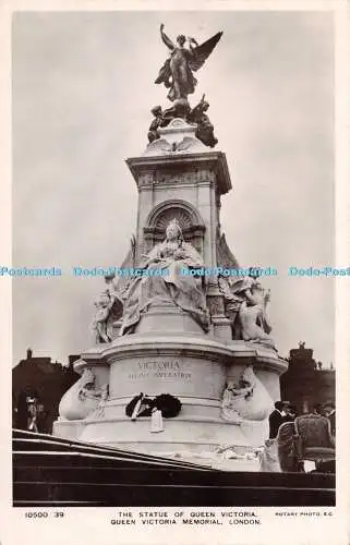 R287578 10500 39 The Statue of Queen Victoria Queen Victoria Memorial London Rot