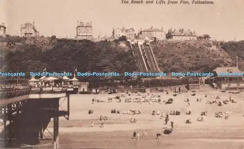 R289800 Der Strand und die Aufzüge vom Pier Folkestone