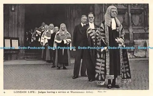 R296082 4 London Life Judges verlassen einen Dienst in Westminster Abbey Fox Charles