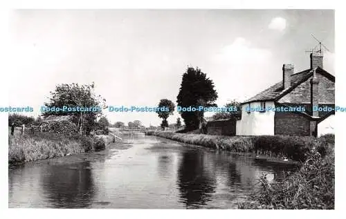 R303625 Unbekanntes Foto Blick auf den Fluss und das Haus