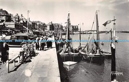 R314350 4909 Le Treport Seine Maritime Barques de Pecheurs dans le Port A Terrie