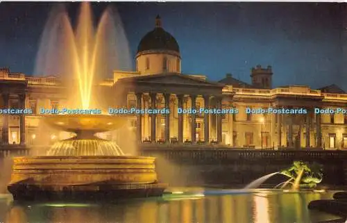 R317073 Trafalgar Square London Hinde