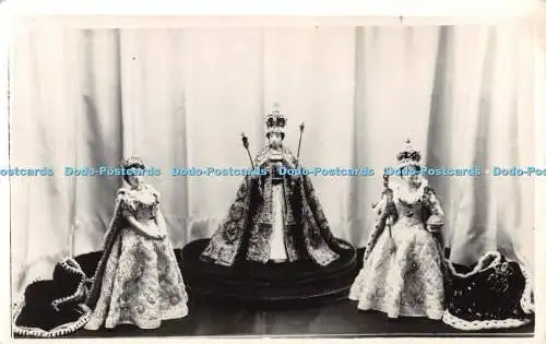 R327055 Sussex Arundel Castle Portrait Figuren von Elizabeth Dicey Williams