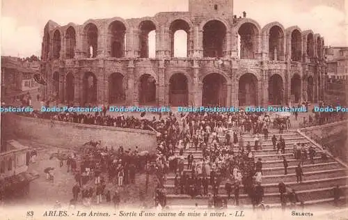 R328345 Arles 83 Les Arenes Sortie d une course de mise a mort LL Selecta Levy E