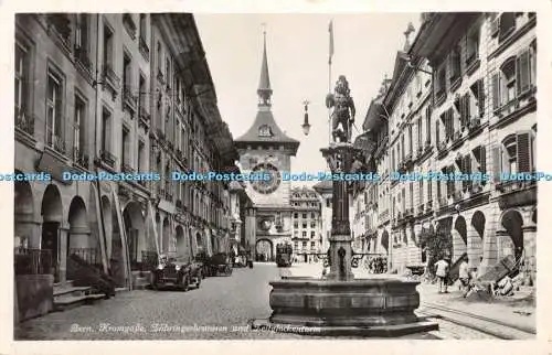 R327136 Bern Kramgasse Zahringerbrunnen und Zeitglockenturm Fotoglob Wehrli und