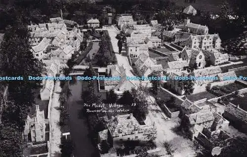 R325606 Bourton auf dem Wasser Das Modelldorf Postkarte