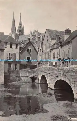 R328998 La Cigogne 28 085 26 Chartres Eure et Loir La Cathedrale vue du Pont Neu