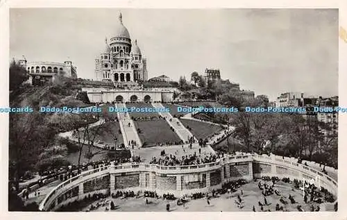R336146 Paris en Flanant La Basilique du Sacre Coeur et lescalier monumental Par