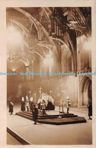 R338616 Postkarte Seine Majestät der verstorbene König George V. in Westminster Hall