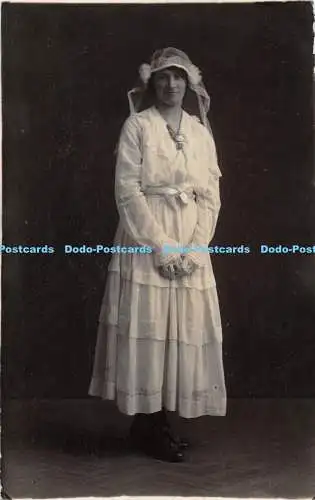 R342331 Frau alte Fotopostkarte