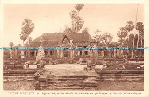 R341340 Ruines D Angkor Angkor Vath un des edicules dits bibliotheques qui flanq