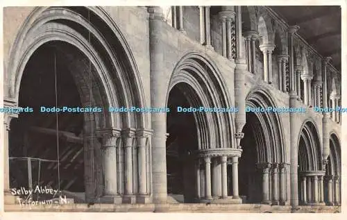 R345239 Selby Abbey Triforium N Postkarte