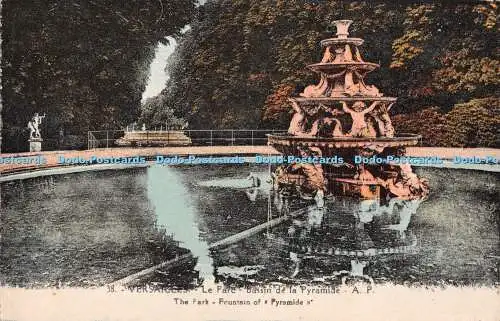 R346855 Versailles Der Parkbrunnen der Pyramide A Papeghin