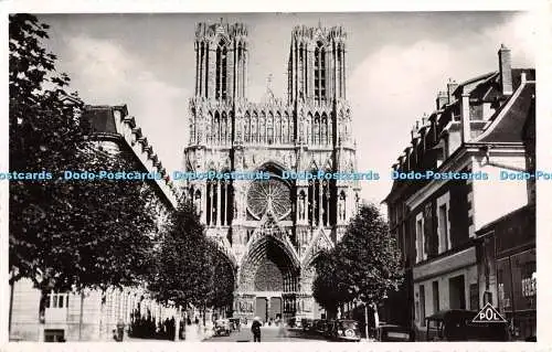 R349616 2 Reims Rue J D Rockefeller Jet la Cathedrale Jacques Freville Pol