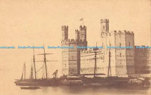 R353399 Segelschiffe, die auf Caernarvon Castle festgemacht sind, mit freundlicher Genehmigung von Merioneth County R