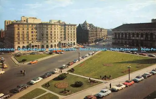 R357579 The Sheraton Plaza Hotel in Copley Square mit Boston Public Library in