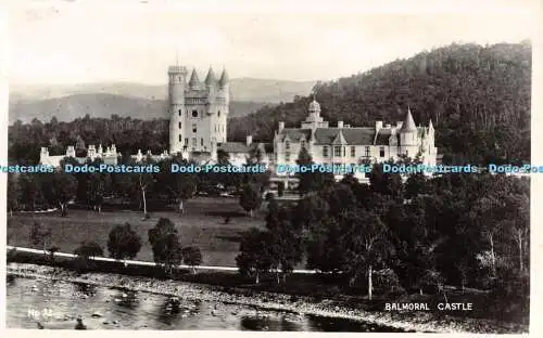 R357617 No 32 Balmoral Castle The Best of All Series RP J B White