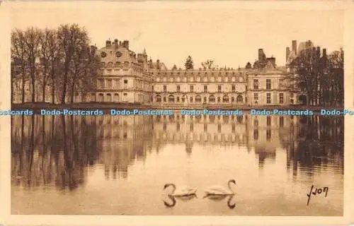 R353317 Fontainebleau Seine et Marne Facade du Palais sur l Etang aux Carpes Yvo