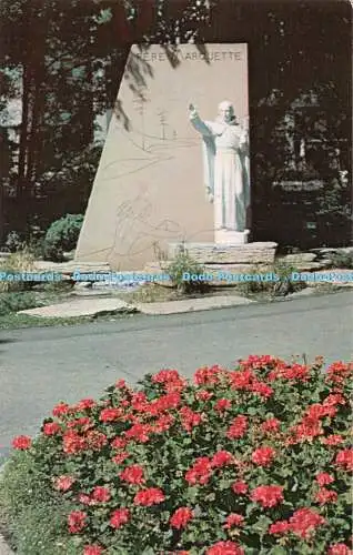 R360335 Am Pere Marquette Square im Herzen der Innenstadt befindet sich ein Denkmal