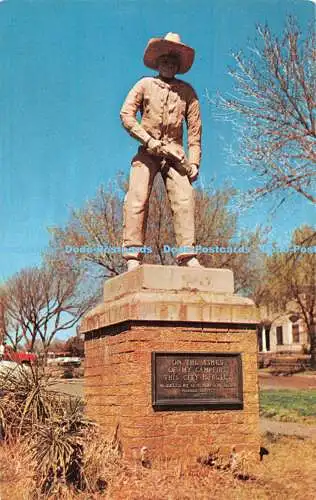 R360337 Kansas Das Denkmal für den Cowboy des Westens auf Boot Hill Dodge City Pl