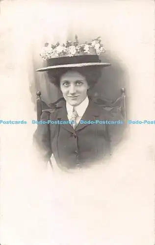 R363171 Frau Hut alte Fotografie Postkarte A H Clarke