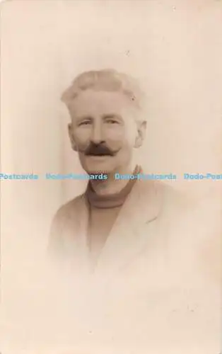 R363173 Mann Schnurrbart alte Fotografie Postkarte 1939