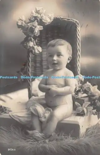 R366716 Ein kleines Baby ohne Kleidung Postkarte 1925