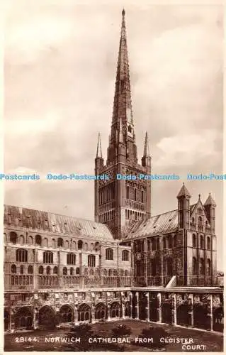 R362165 28144 Norwich Cathedral from Cloister Court R Townshend Friths Echtfoto