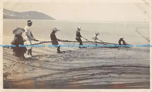 R370452 Netze Menschen Angeln Asien Postkarte alte Fotopostkarte