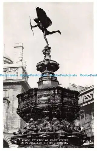 R368720 Eine Nahaufnahme der Eros Statue im Piccadilly Circus London LP 847 Lansdo