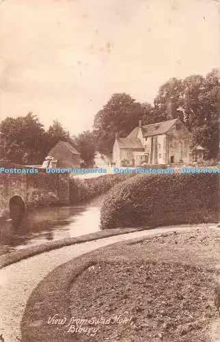 R367834 Bibury Blick vom Swan Hotel W Dennis Moss The Cecily Serie