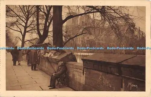 R369485 les Petits Tableaux de Paris Ein Buchhändler am Quai Montebello Notre