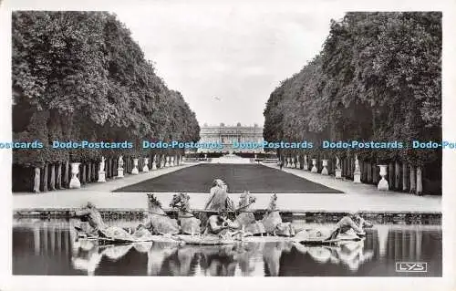 R369660 LYS 211 Versailles Allee Royale et Bassin dApollon The Park The Royal Av