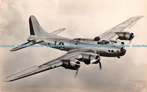 R371568 Fliegende Festung Echtfotos Co Postkarte