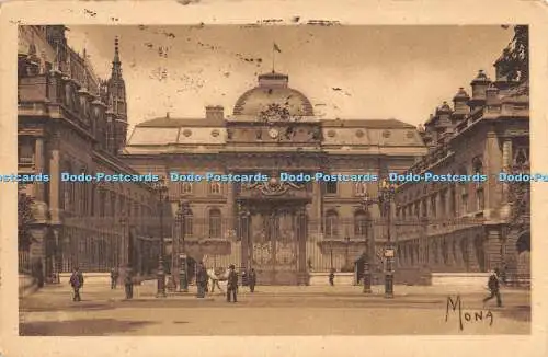 R370058 Mona 2 28 Paris Le Palais de Justice La Cour dhonneur The Law Courts Ser