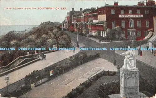 R371979 Southend on Sea Queen Victoria Statue The White Series