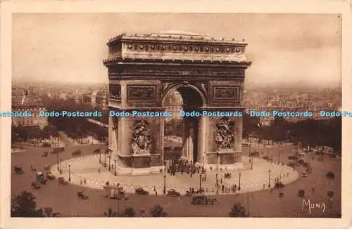 R376866 Der Place de l Etoile der Triumphbogen der größte der Welt Mona 1