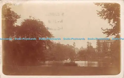 R380717 Unbekannter Ort Teich Schwäne Gebäude alte Fotografie Postkarte 1915