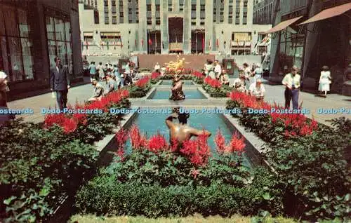 R379870 New York City Garden Plaza of Rockefeller Center mit Blick von der Fifth Aven