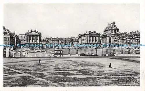 R381574 Versailles et Ses Merveilles The Castle Front View Editions d Art A Leco