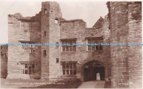 R385336 Eingangstor vom Innenhof Ludlow Castle CC 79 Walter Scott R