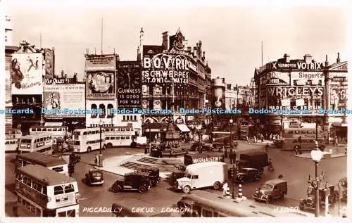 R385885 London Piccadilly Circus Valentine RP Postkarte