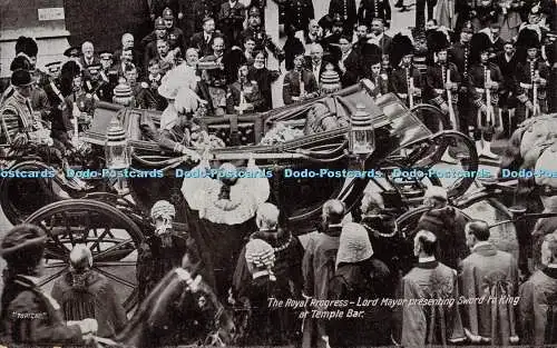 R393839 Topical The Royal Progress Lord Mayor presenting Sword to King at Temple