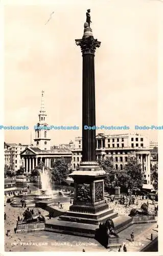 R394672 In Trafalgar Square London K 6329 Valentines RP 1958