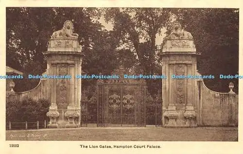 R398805 Hampton Court Palace Die Löwentore Sturm und Polden