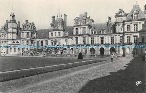 R400639 Fontainebleau Facade du Chateau sur la Cour des Adieux C A P